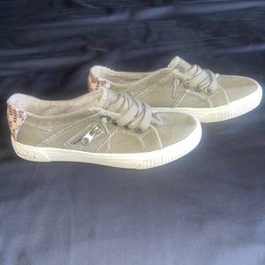 Blowfish Malibu kids girls grey shoes size2 brand new good for spring and summer